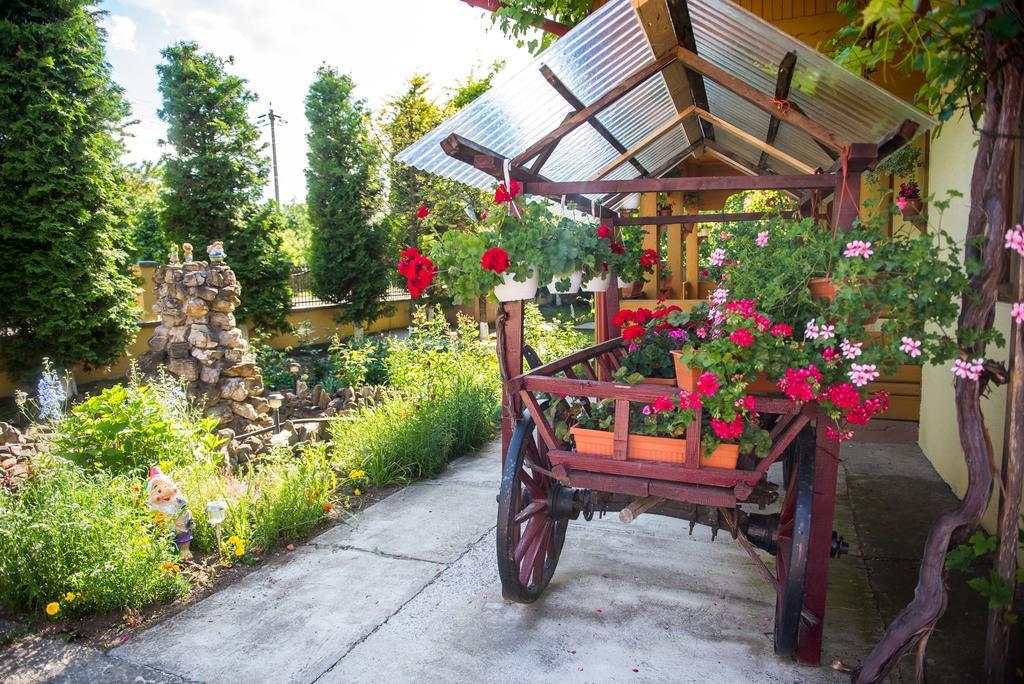 Casa Andreea Hotel Sucevita Ngoại thất bức ảnh