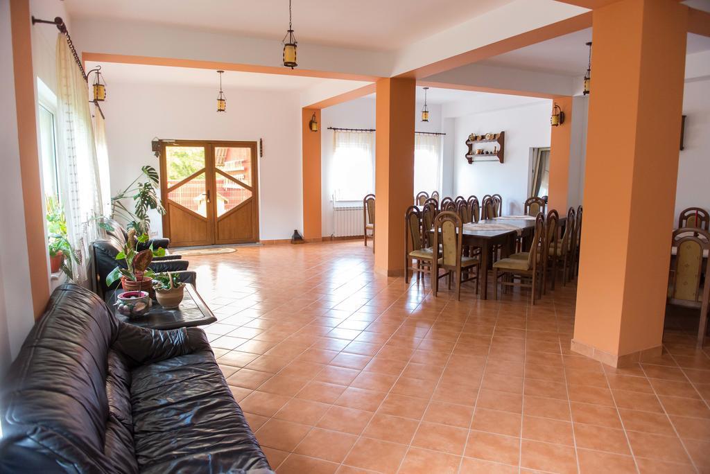 Casa Andreea Hotel Sucevita Ngoại thất bức ảnh