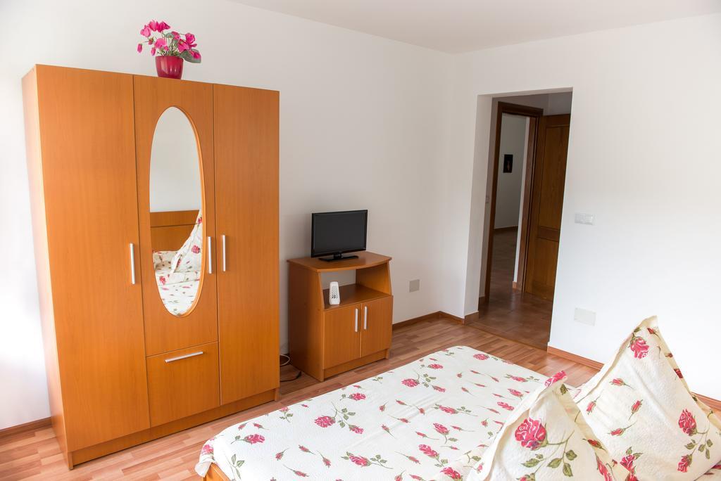 Casa Andreea Hotel Sucevita Ngoại thất bức ảnh