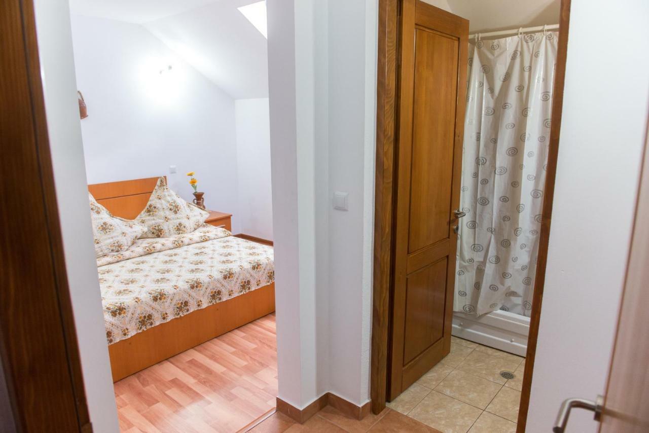 Casa Andreea Hotel Sucevita Ngoại thất bức ảnh