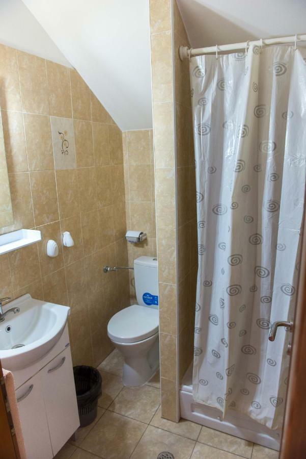 Casa Andreea Hotel Sucevita Ngoại thất bức ảnh